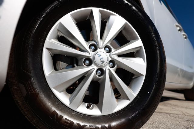 2018 Kia Sedona L FWD - 22946763 - 32