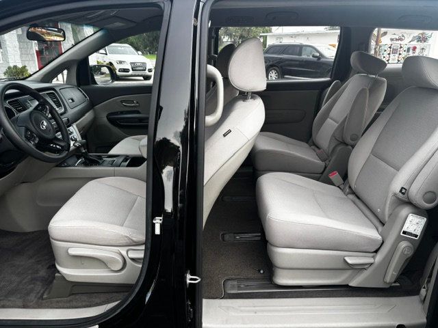 2018 Kia Sedona L FWD - 23027488 - 17