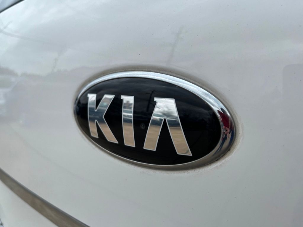2018 Kia Sedona LX FWD - 22318622 - 47
