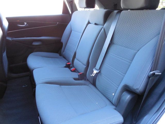 2018 Kia Sorento LX AWD - 17789737 - 16