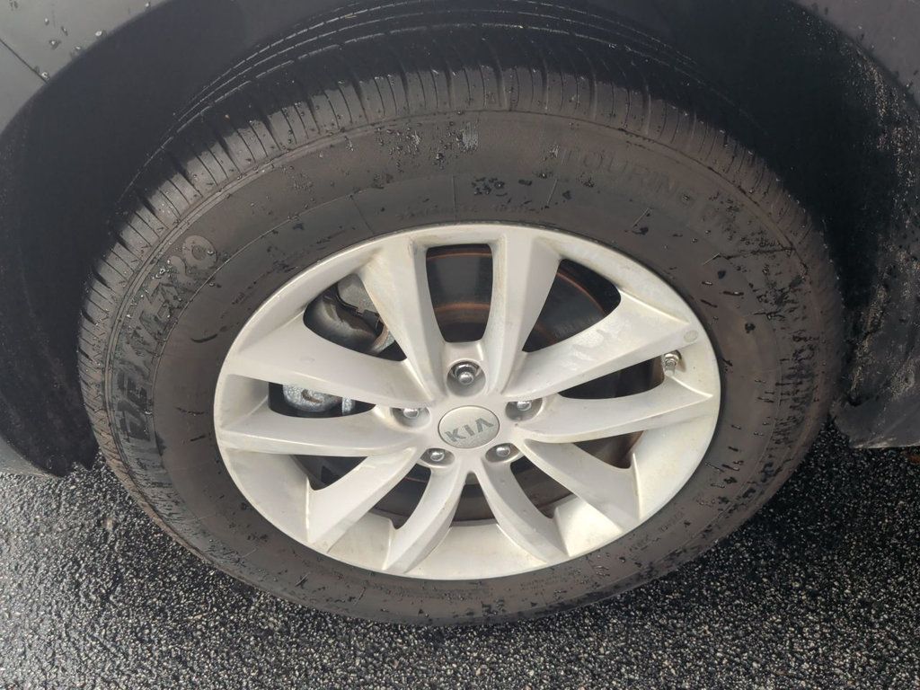 Kia Sorento LX FWD photo 10
