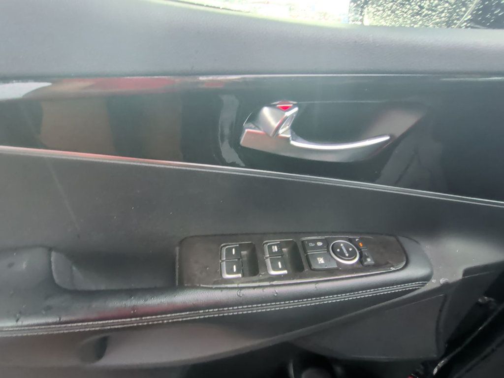 Kia Sorento LX FWD photo 12