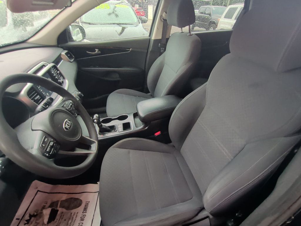 Kia Sorento LX FWD photo 14