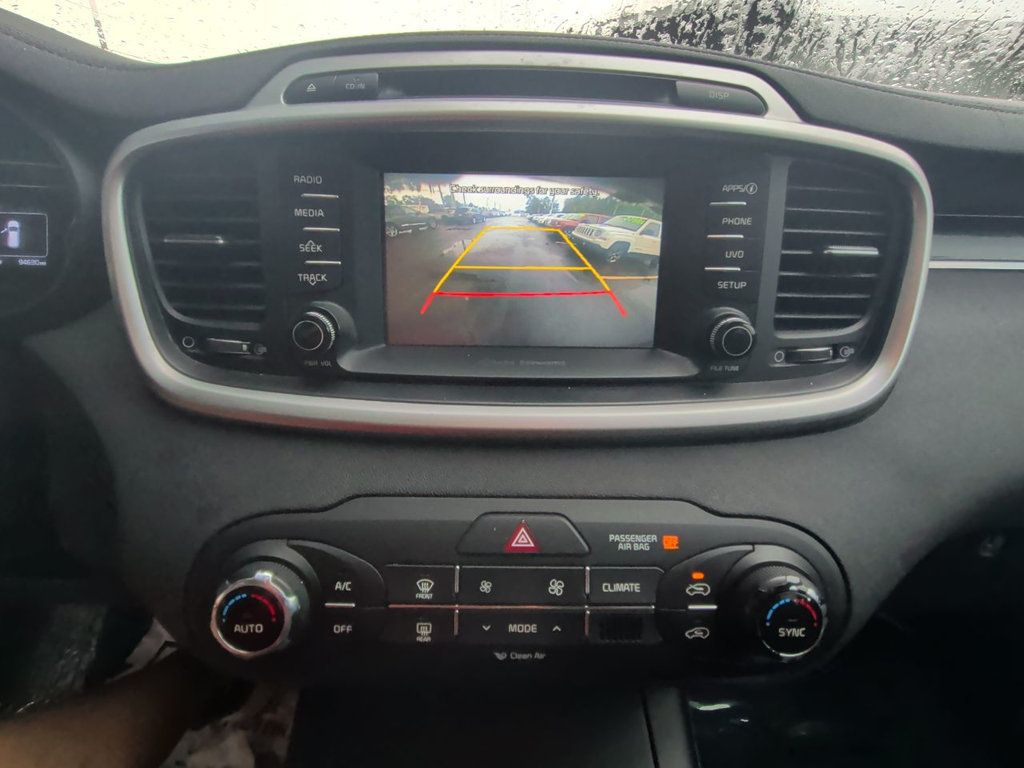 Kia Sorento LX FWD photo 18