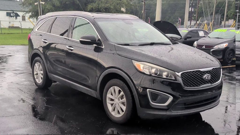 Kia Sorento LX FWD photo 2