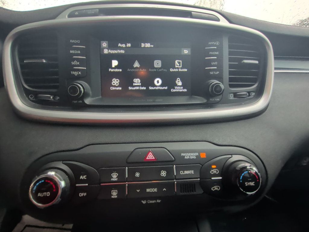 Kia Sorento LX FWD photo 20