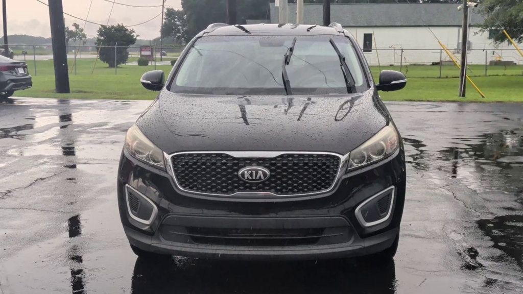 Kia Sorento LX FWD photo 3
