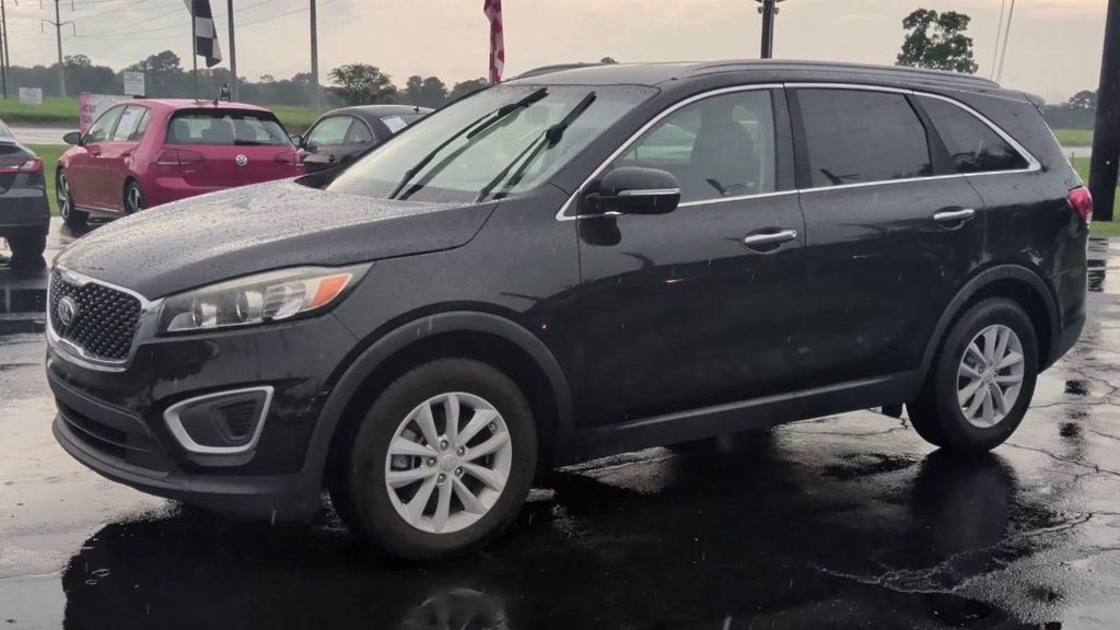 Kia Sorento LX FWD photo 4