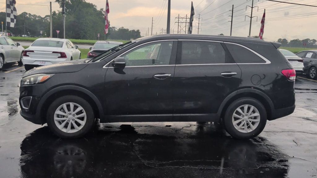 Kia Sorento LX FWD photo 5