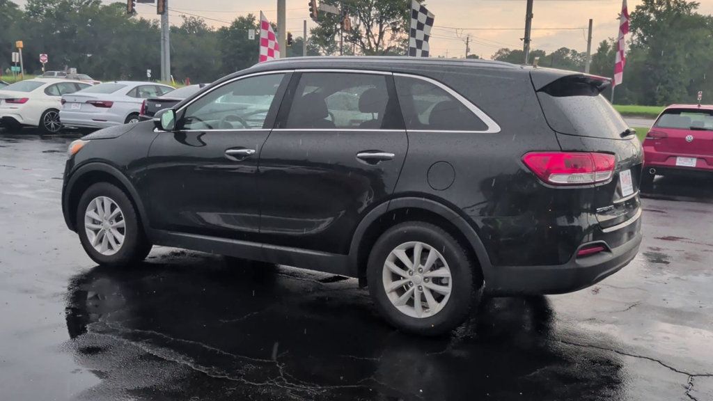 Kia Sorento LX FWD photo 6