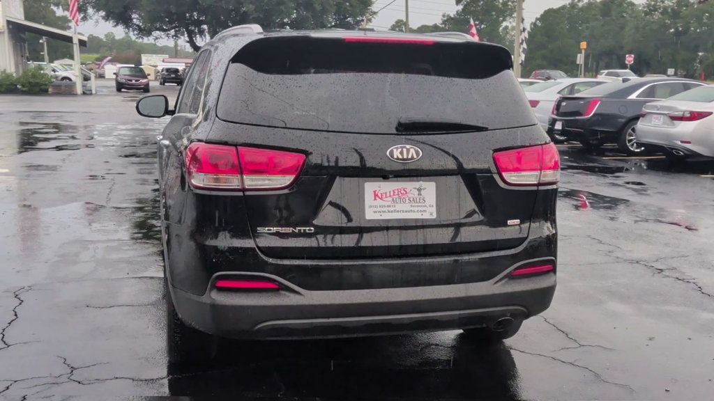 Kia Sorento LX FWD photo 7