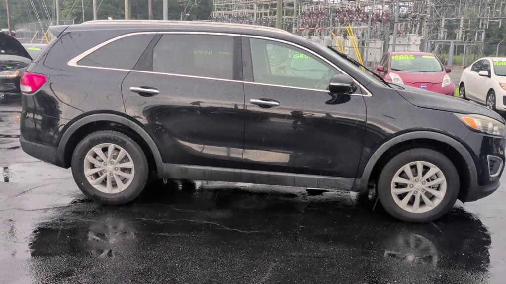 Kia Sorento LX FWD photo 9