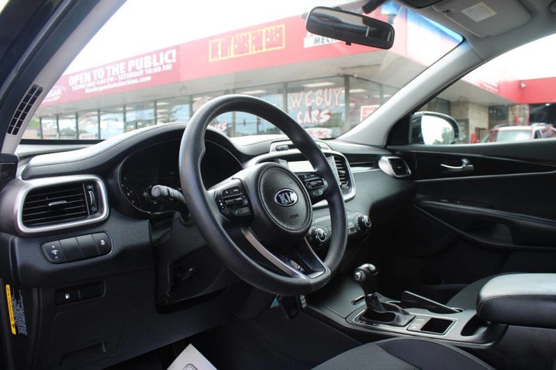 2018 Kia Sorento LX FWD - 22905605 - 9