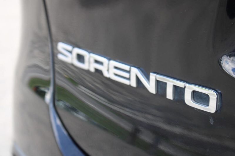 2018 Kia Sorento LX FWD - 22905605 - 17