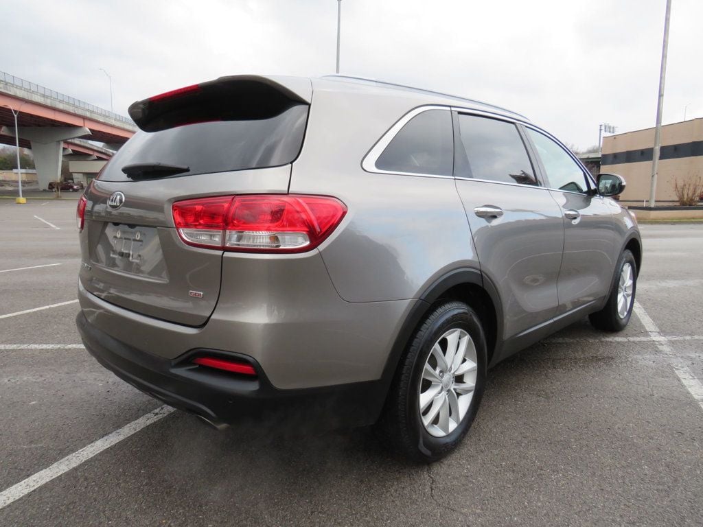 2018 Kia Sorento LX FWD - 22761643 - 4