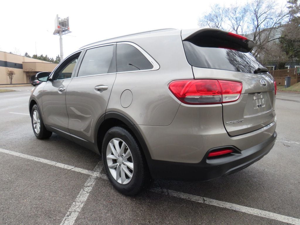 2018 Kia Sorento LX FWD - 22761643 - 6