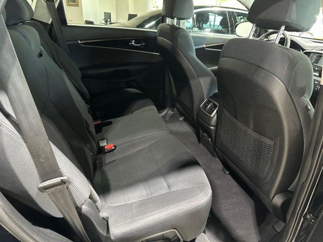 2018 Kia Sorento LX V6 AWD - 22442258 - 17