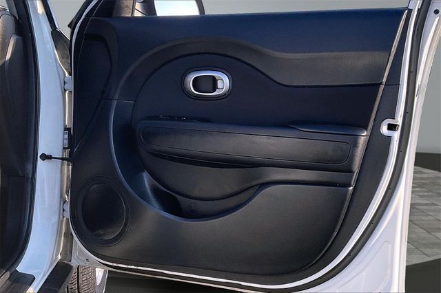 2018 Kia Soul + Automatic - 22984489 - 16