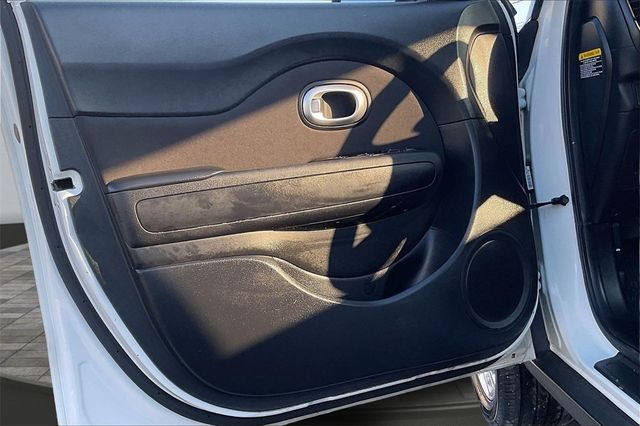 2018 Kia Soul + Automatic - 22984489 - 8