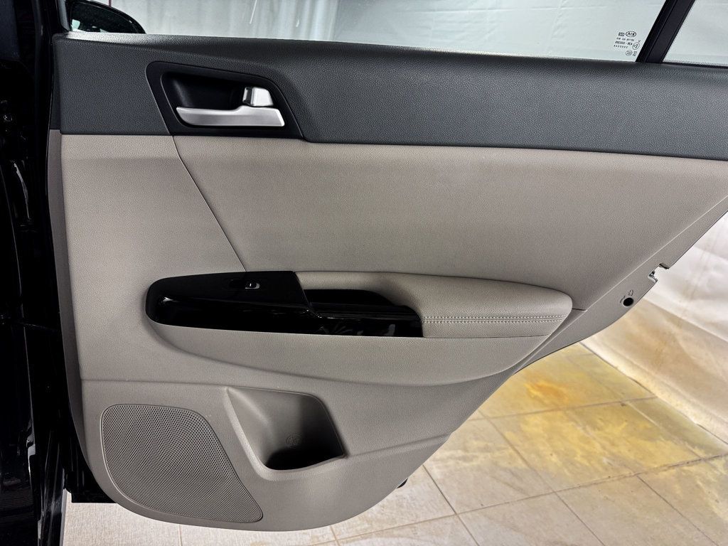 2018 Kia Sportage EX - 23013189 - 16