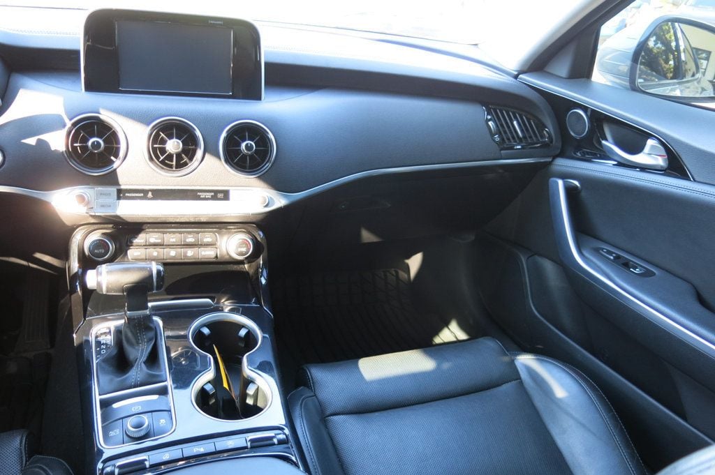 2018 Kia Stinger AWD - 23074106 - 52