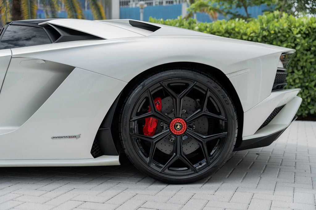 2018 Lamborghini Aventador S Roadster - 22467477 - 29