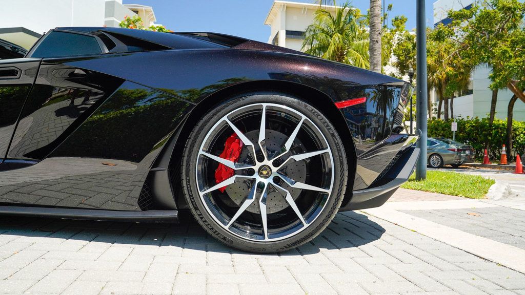 2018 Lamborghini Aventador Roadster photo 14