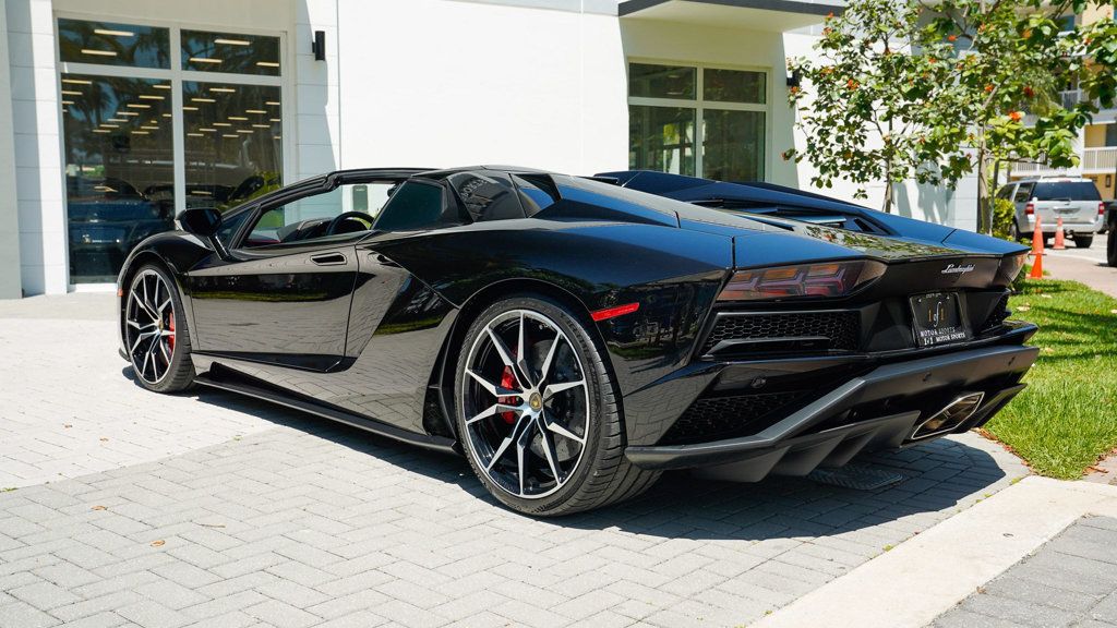 2018 Lamborghini Aventador Roadster photo 17