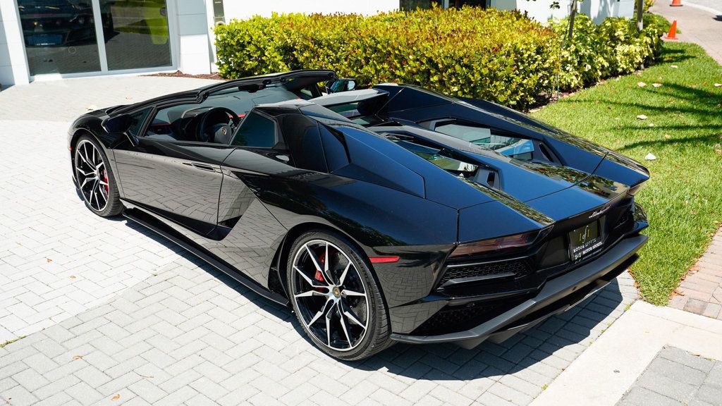 2018 Lamborghini Aventador Roadster photo 18