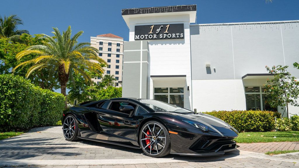 2018 Lamborghini Aventador Roadster photo 2