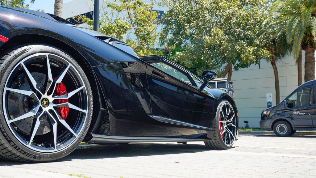 2018 Lamborghini Aventador Roadster photo 25