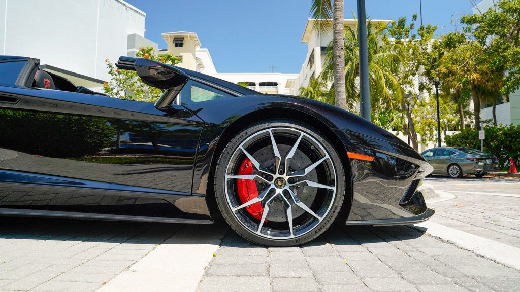 2018 Lamborghini Aventador Roadster photo 31