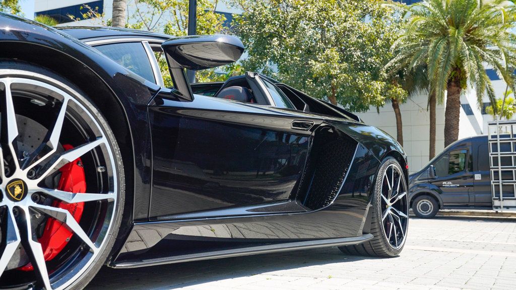 2018 Lamborghini Aventador Roadster photo 8