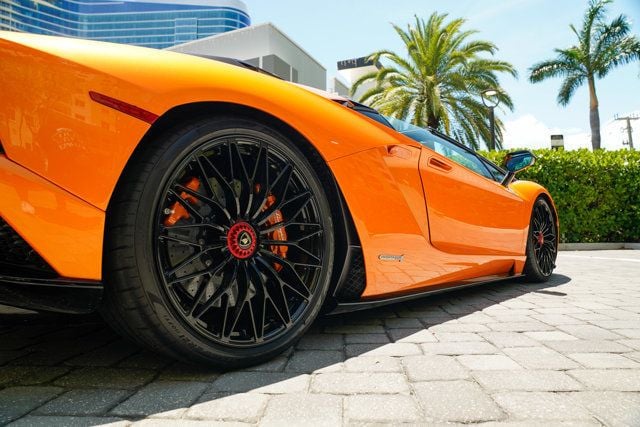 2018 Lamborghini Aventador S Roadster - 22897283 - 19