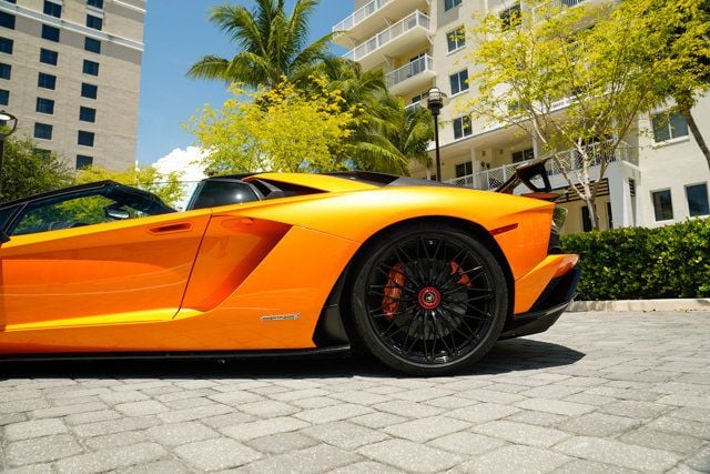2018 Lamborghini Aventador S Roadster - 22897283 - 32