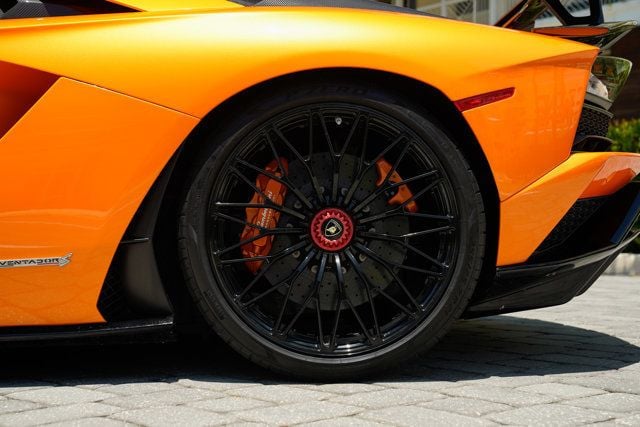 2018 Lamborghini Aventador S Roadster - 22897283 - 33