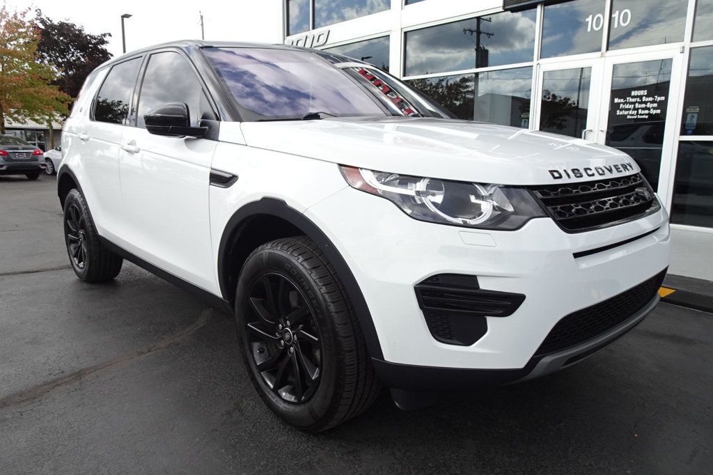 2018 Land Rover Discovery Sport SE photo 2