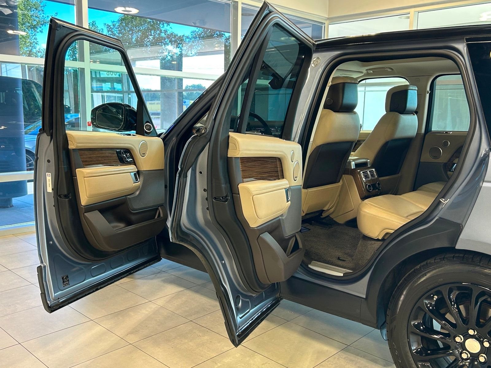 2018 Land Rover Range Rover HSE photo 10