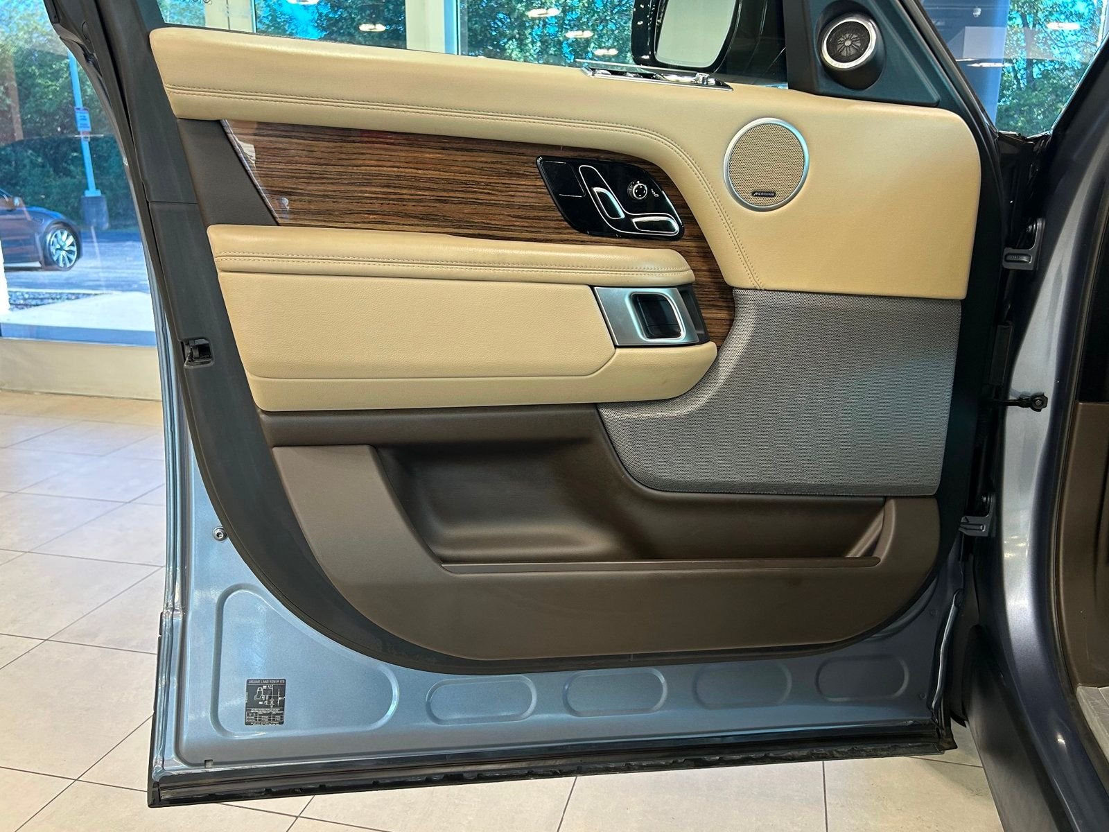 2018 Land Rover Range Rover HSE photo 11