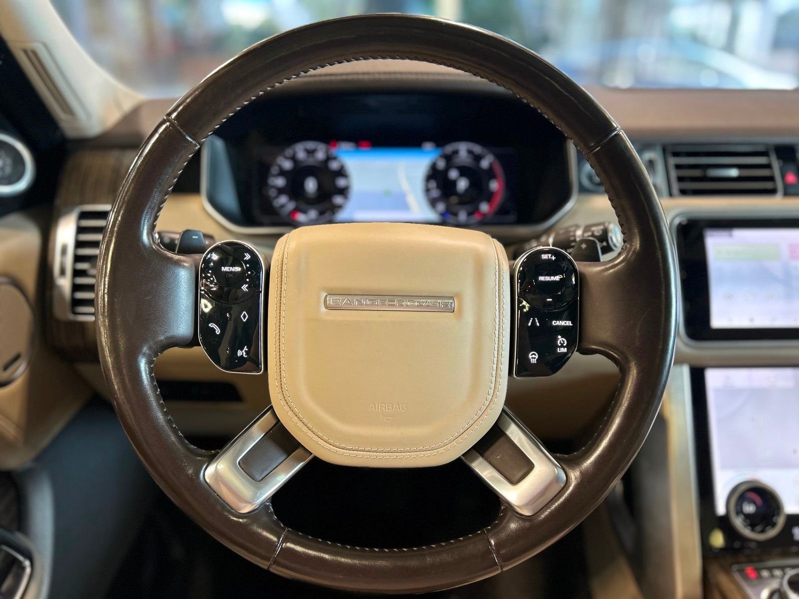 2018 Land Rover Range Rover HSE photo 12