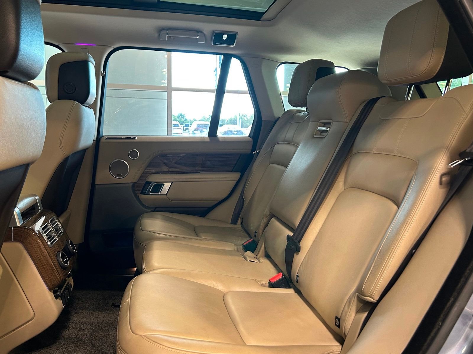 2018 Land Rover Range Rover HSE photo 16