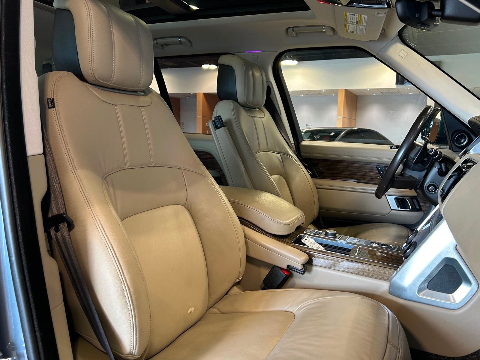 2018 Land Rover Range Rover HSE photo 18
