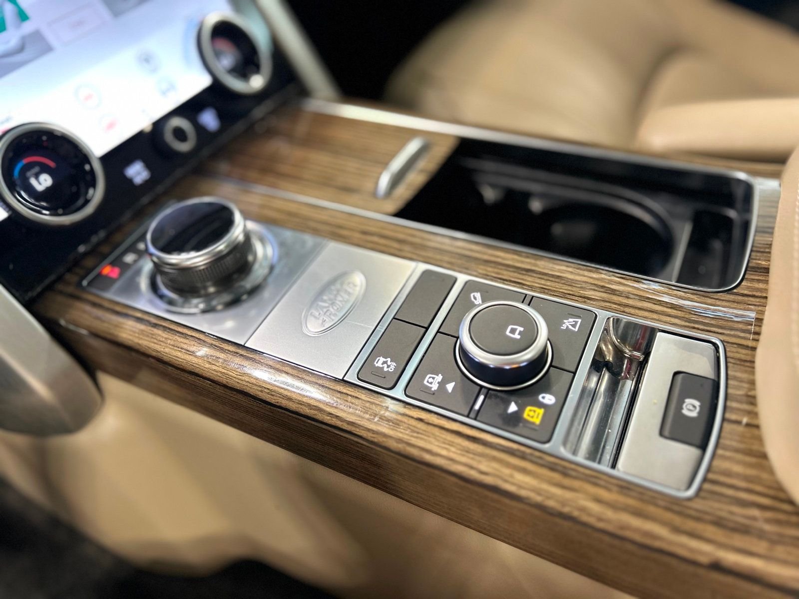 2018 Land Rover Range Rover HSE photo 19