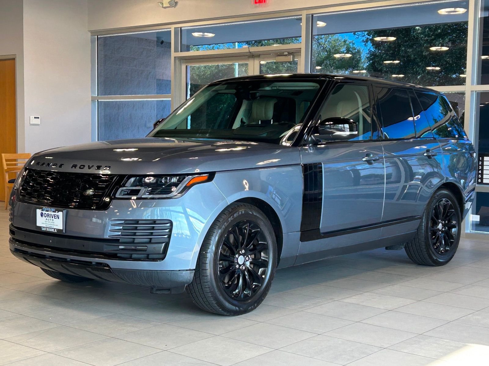 2018 Land Rover Range Rover HSE photo 3