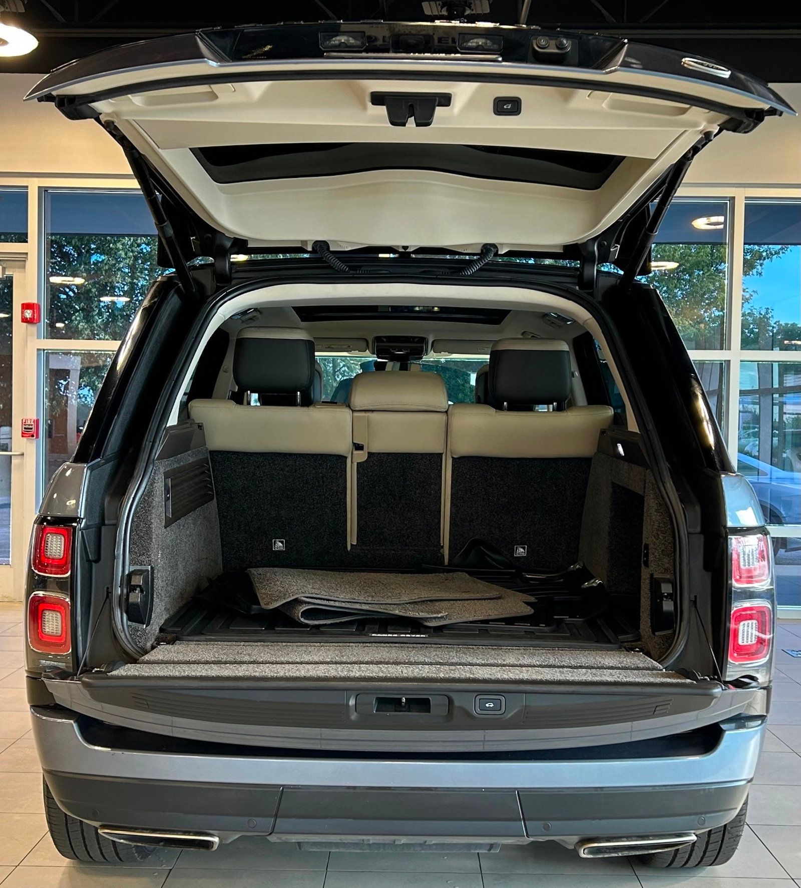 2018 Land Rover Range Rover HSE photo 30
