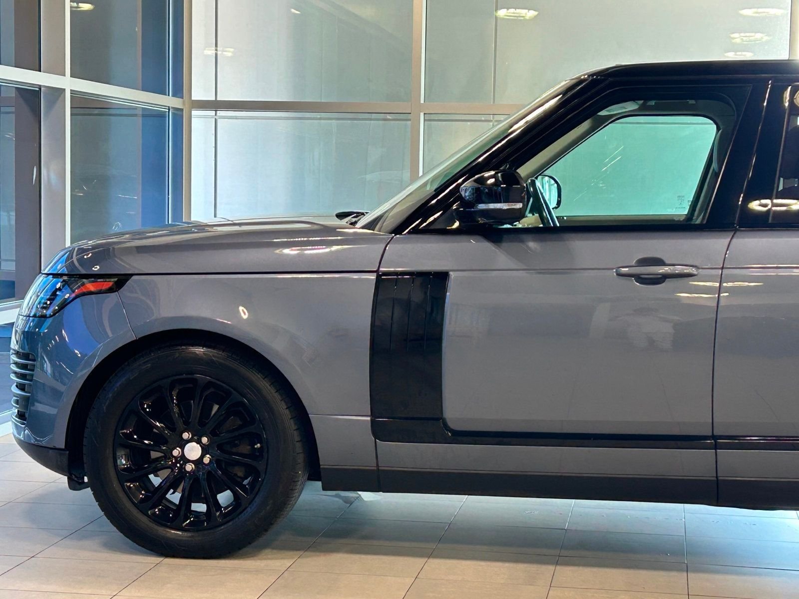 2018 Land Rover Range Rover HSE photo 37