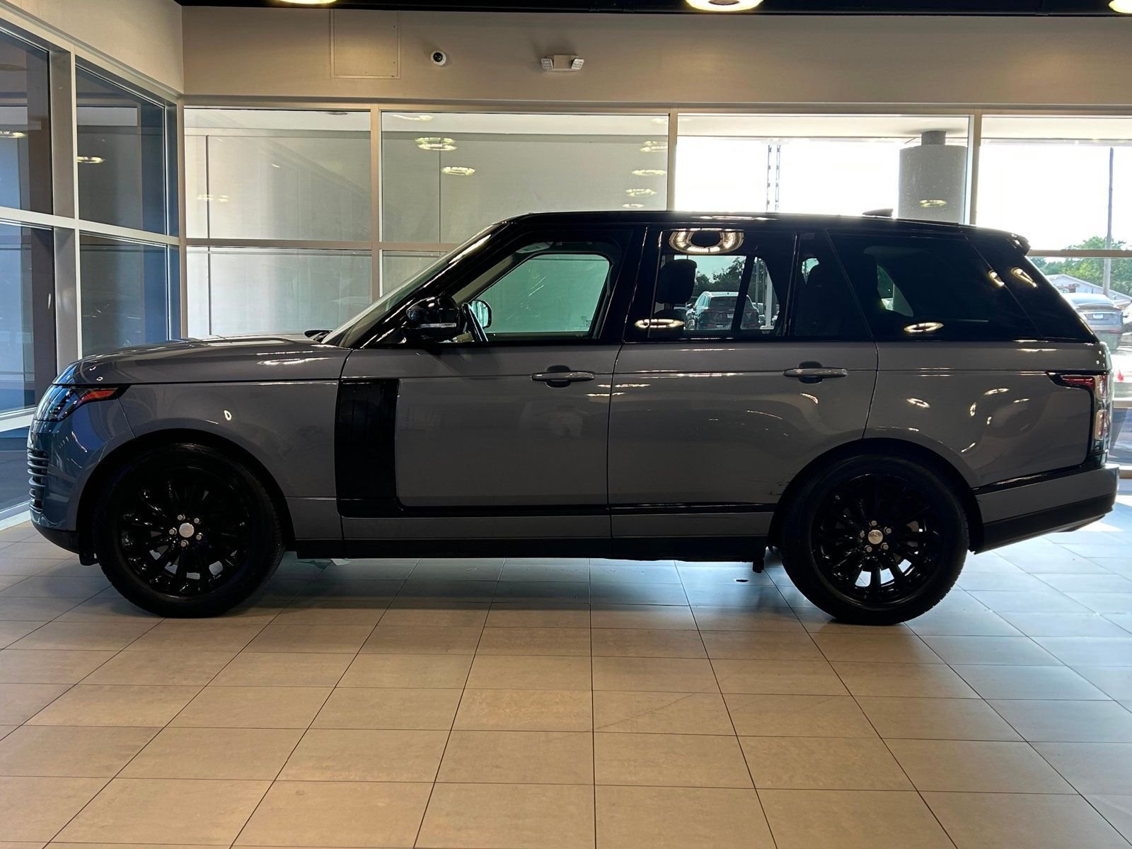 2018 Land Rover Range Rover HSE photo 4