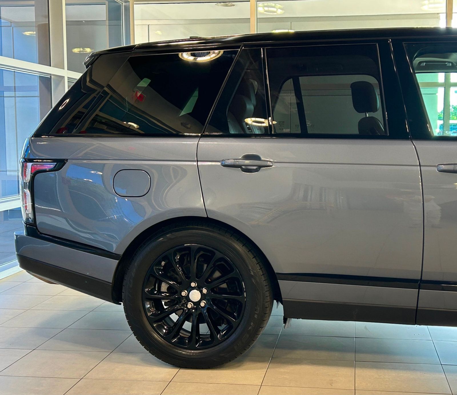 2018 Land Rover Range Rover HSE photo 41