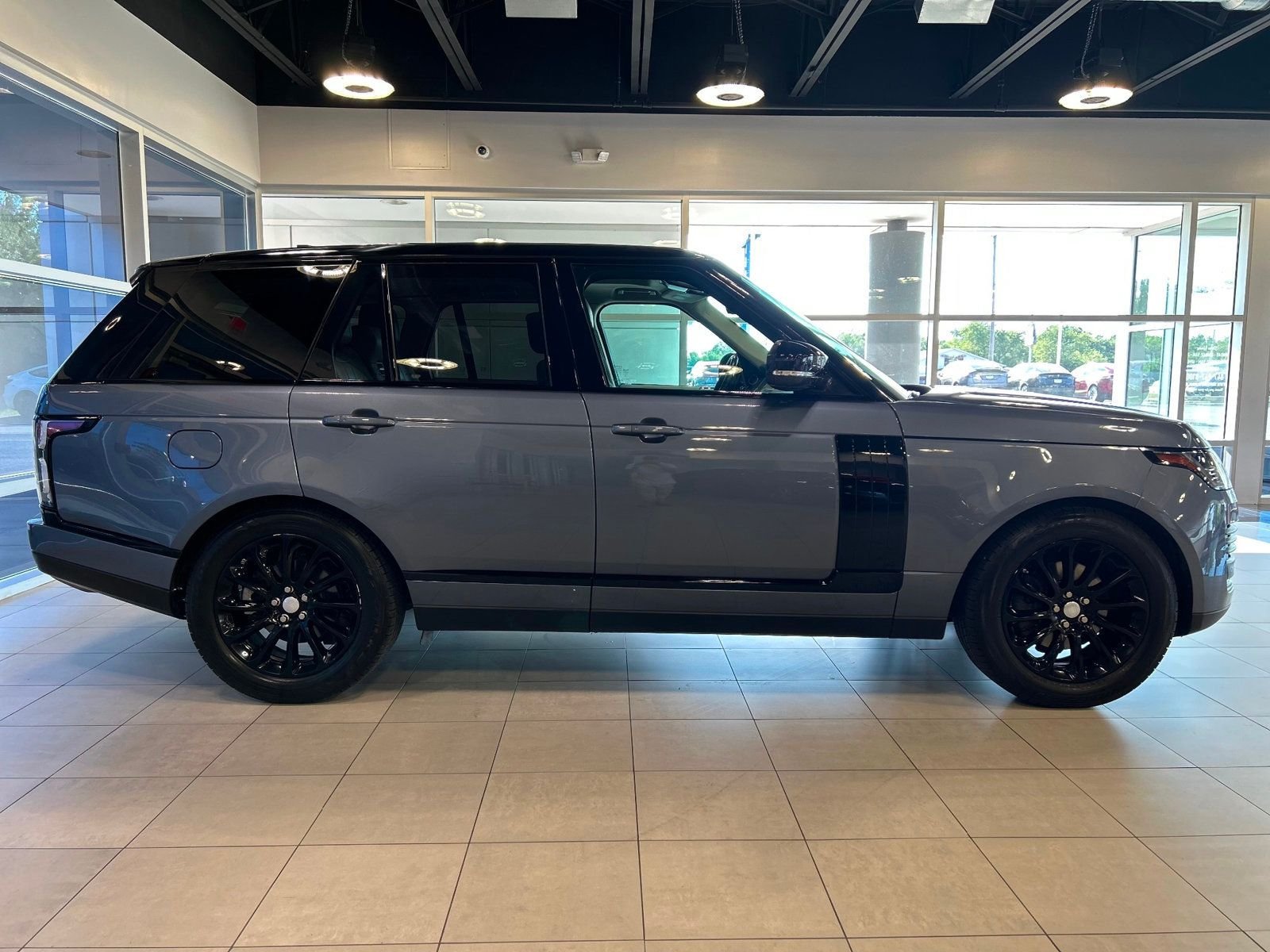 2018 Land Rover Range Rover HSE photo 8