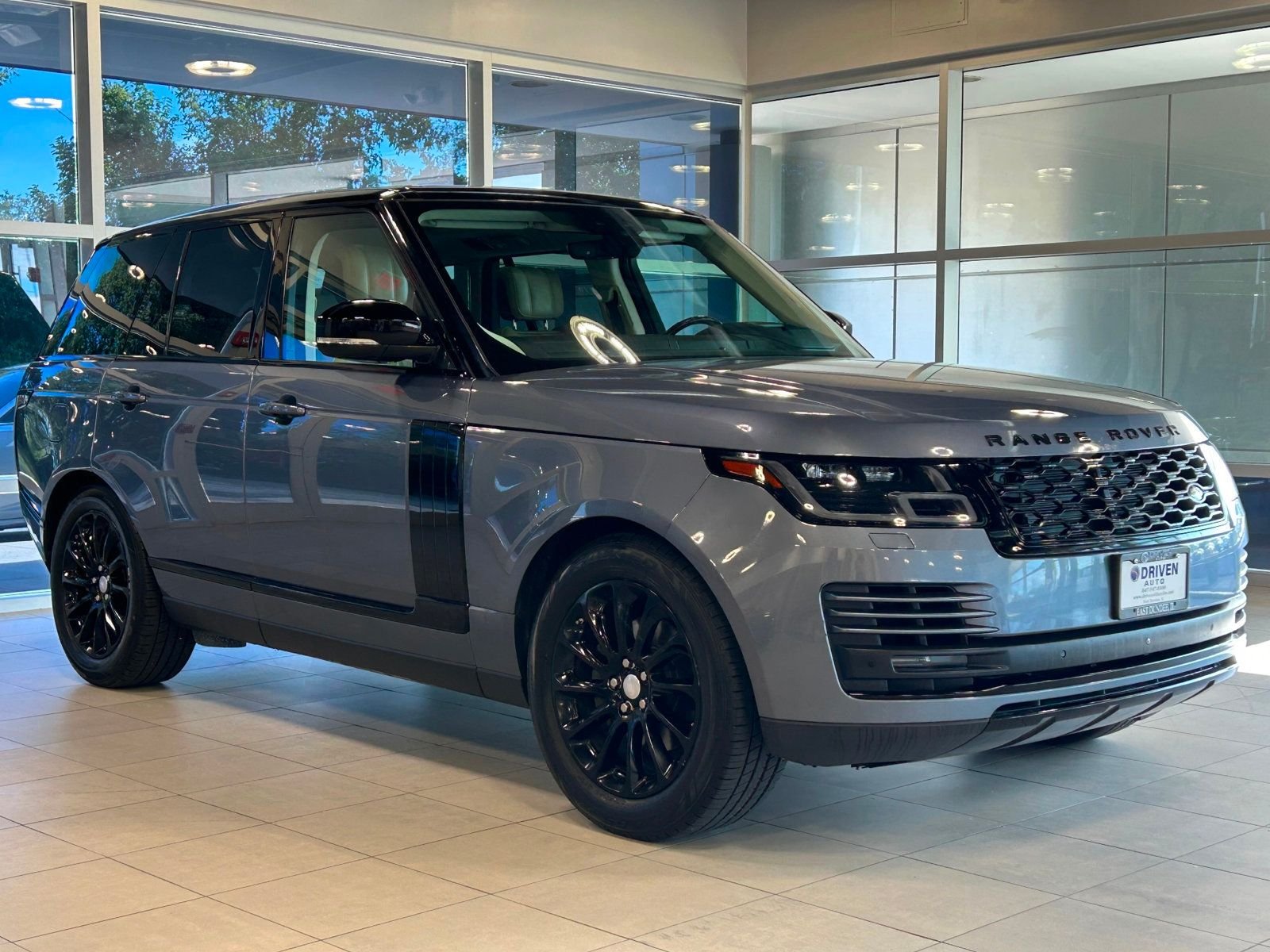 2018 Land Rover Range Rover HSE photo 9